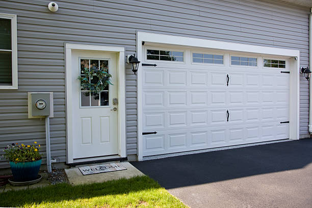 24/7 Emergency Garage Door Panel Replacement experts in South Barre, VT